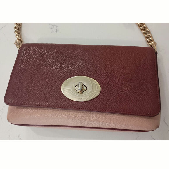 COACH Leather burgundy wine TurnKey flap Crossbody Golden chain strap 9.5x6.5in - Picture 2 of 12